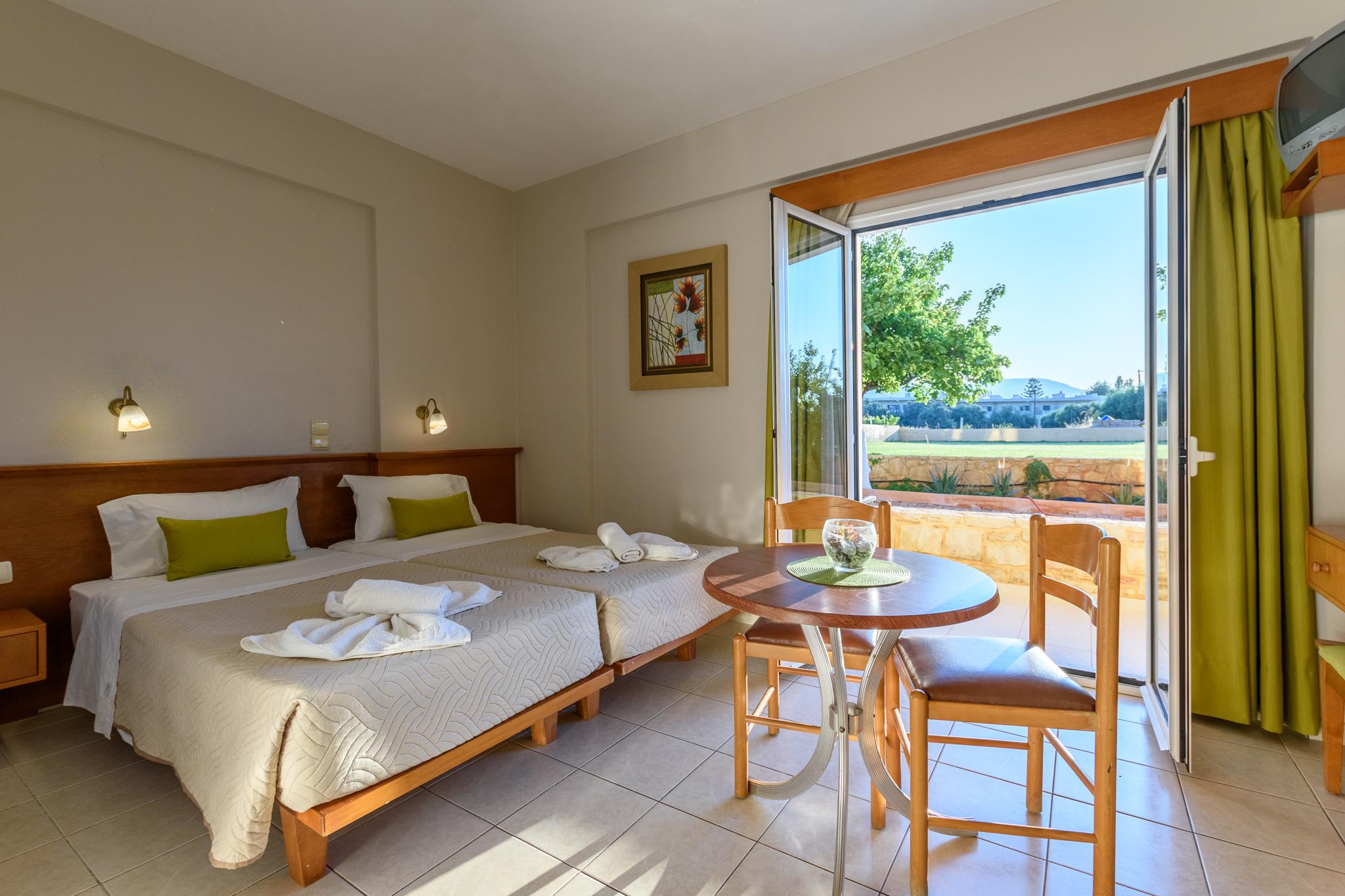 Danelis Studios & Apartments Malia  Ngoại thất bức ảnh